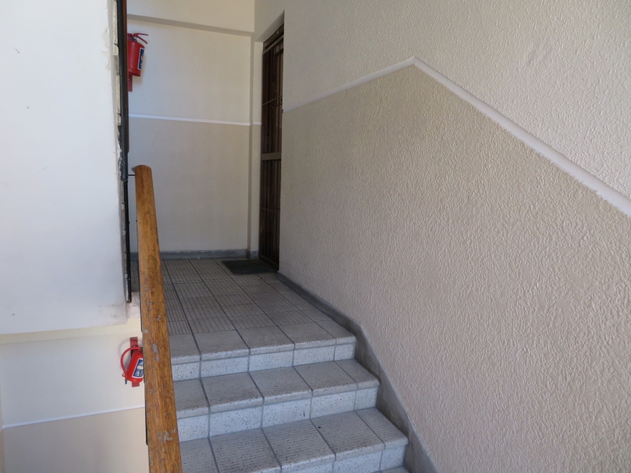 To Let 2 Bedroom Property for Rent in Kenilworth Western Cape